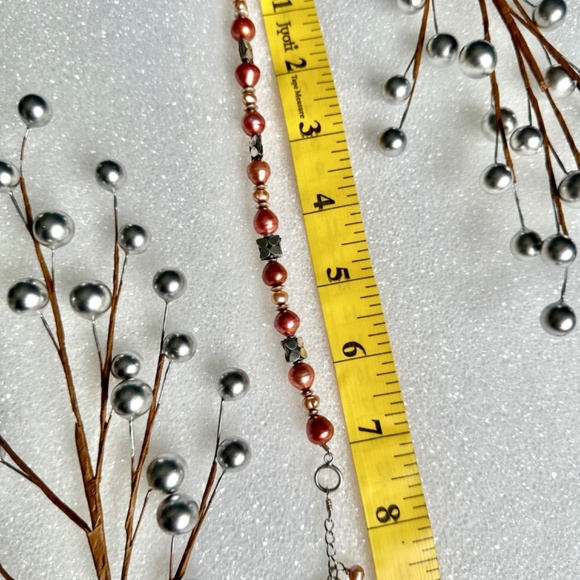 Handmade Pearl & Silver Bracelet w/lobster claw clasp. Peach & Coral colors. - Picture 5 of 6
